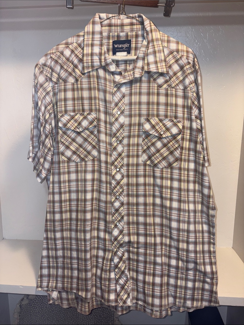 Wrangler Short Sleeve Plaid Button-Down Shirt - Brown & Cream